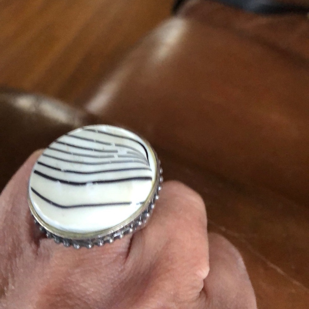 Silver ring - Picture 2 of 7
